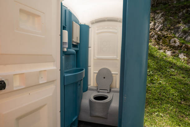 Best VIP or Luxury Restroom Trailers  in Garden City South, NY